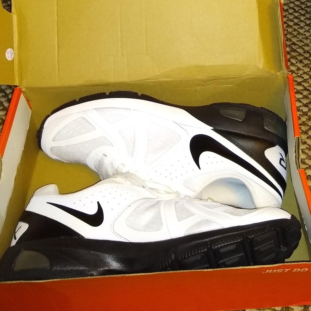New in box Mens Nike Airmax